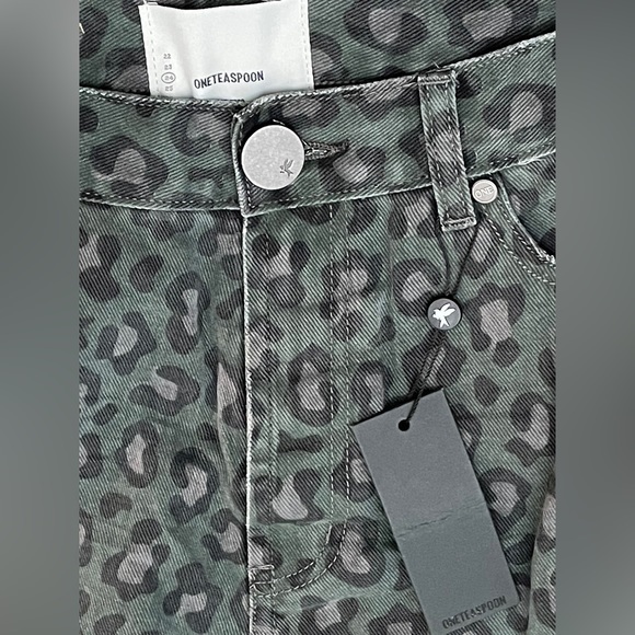 One by One Teaspoon Bandits Leopard Jeans Size 24 NWT - Picture 2 of 6